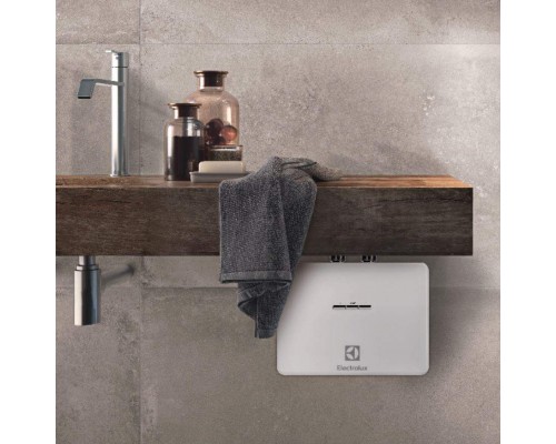 Водонагреватель проточный Electrolux NPX 4 AQUATRONIC DIGITAL